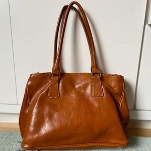 Leather Floto shoulder bag - tan